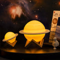 🌙 Lampe Lunaire Saturne – L'Ambiance qui Voyage dans l'Espace