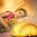 🕯️ La Lampe Livre — L'Objet Déco qui Illumine Votre Univers Littéraire