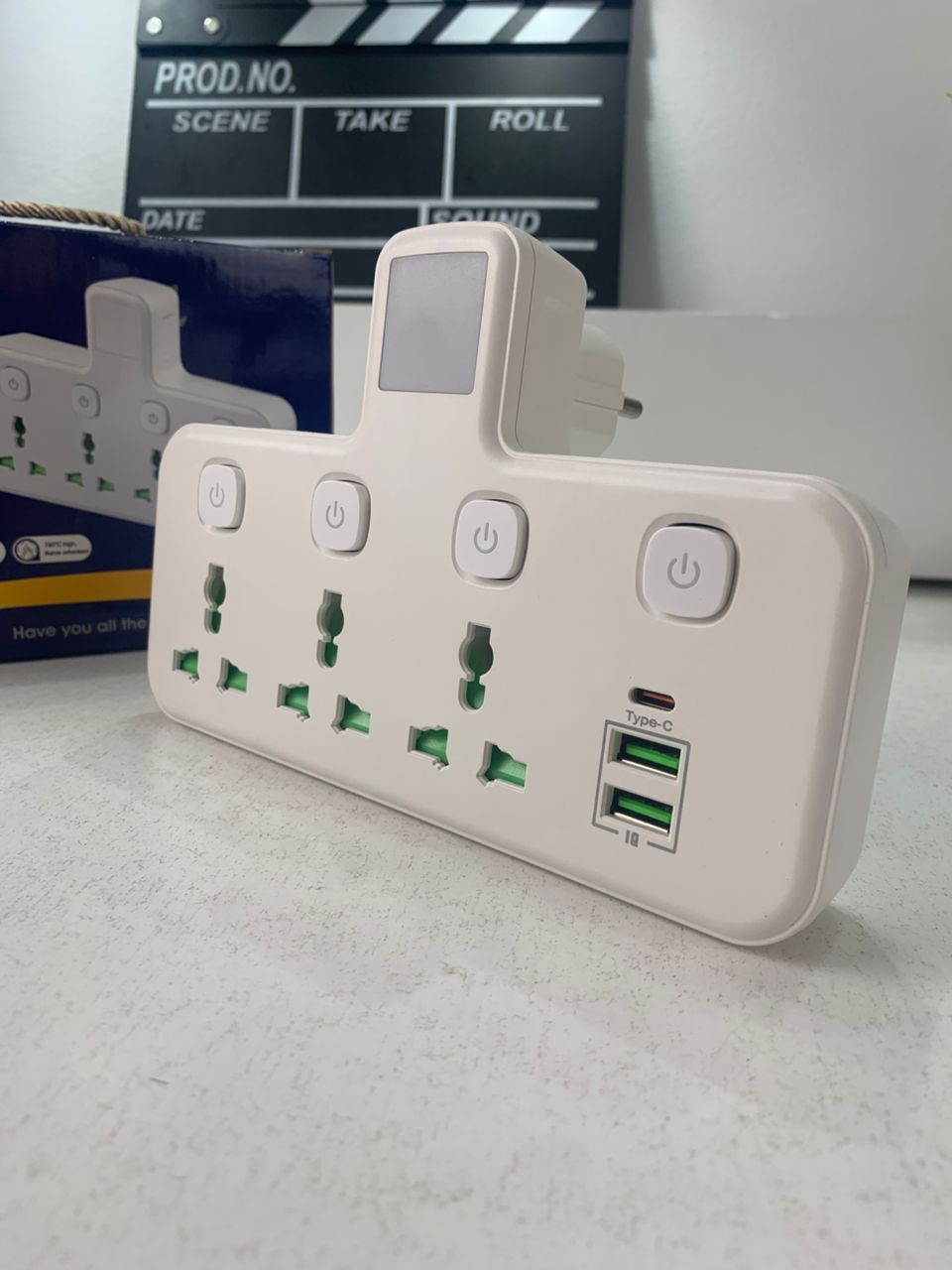 Multiprise Murale&nbsp;LED 3 Prises + 3 USB + Type-C  3 مآخذ كهربائية + 3 منافذ USB + Type-C، مع مفاتيح مستقلة