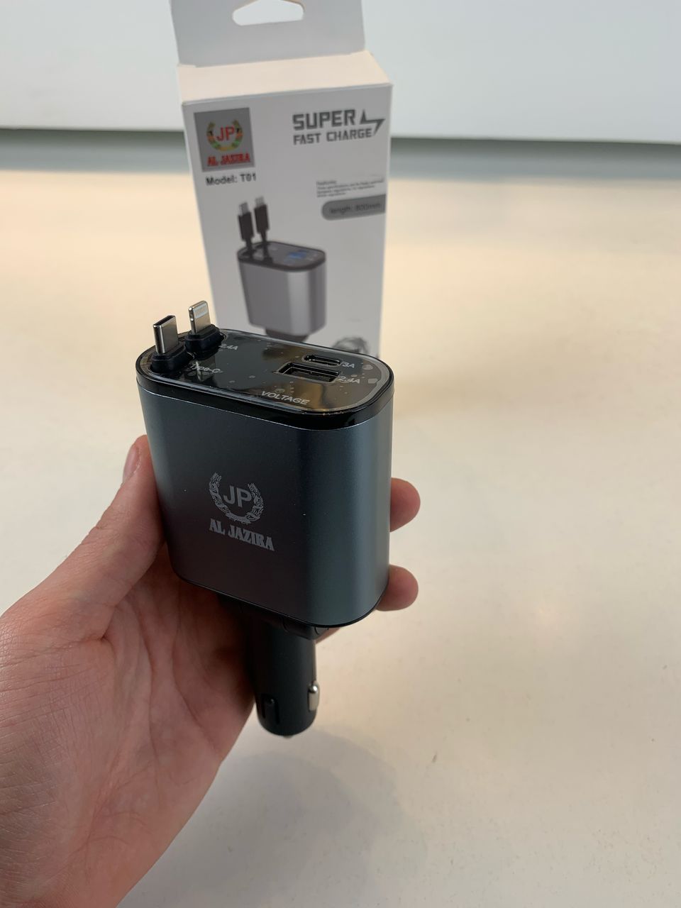 🔌 Chargeur Voiture 4 en 1 avec Câbles Rétractables