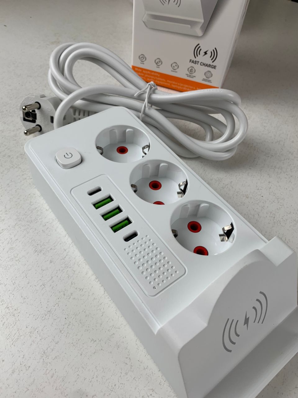 Multiprise Intelligente
3 Prises + USB + Sans Fil
مقبس طاقة ذكي مع شحن لاسلكي وUSB و Type-C