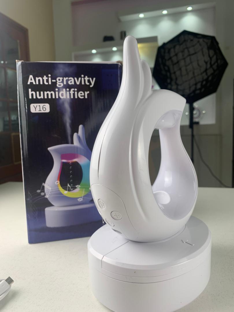 Humidificateur Antigravité & Haut-parleur Bluetooth RGB – L’Alliance Parfaite du Design et du Bien-être 💧🎶