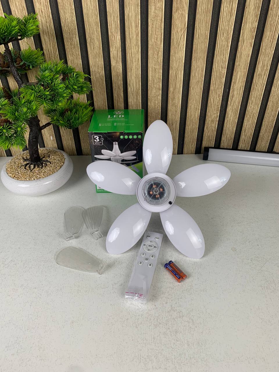 Ventilateur de Plafond Lumineux Intelligent 2-en-1 avec Télécommande – L'Innovation qui Rafraîchit et Illumine Votre Quotidien
