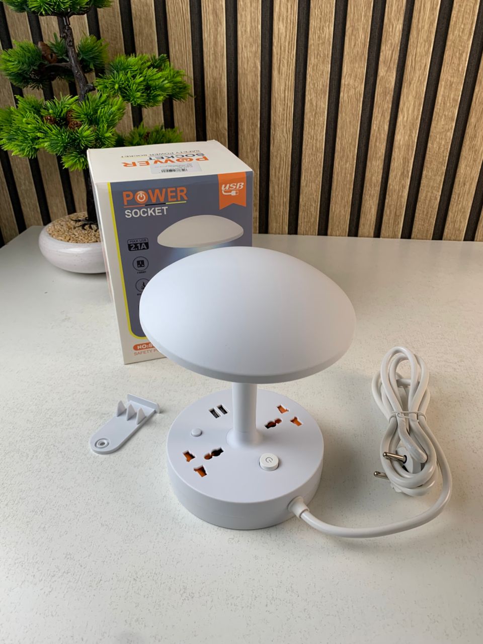 Multiprise 2500W avec Lampe de Bureau LED — 3 Couleurs & 2 Ports USB