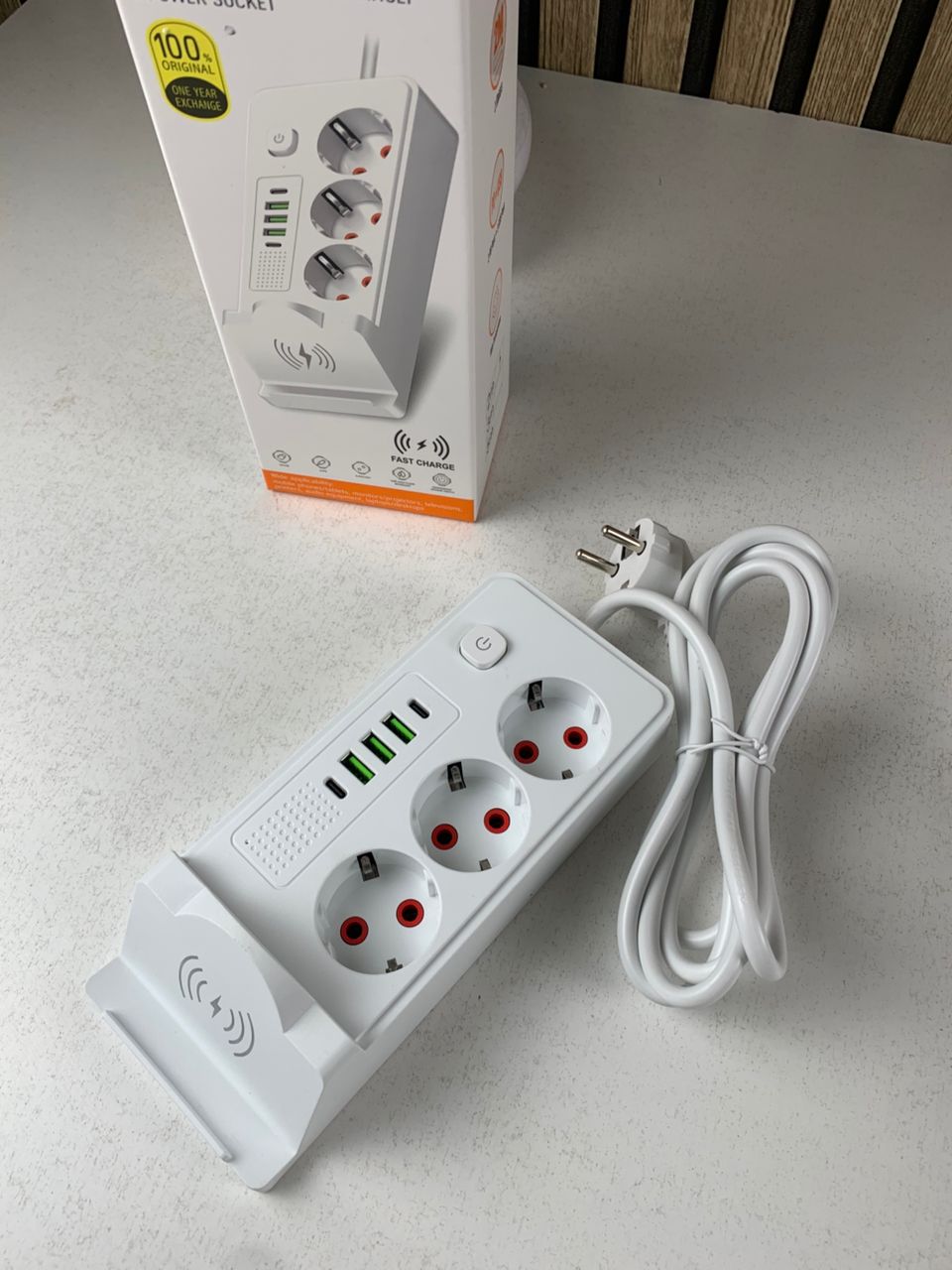 Multiprise Intelligente
3 Prises + USB + Sans Fil
مقبس طاقة ذكي مع شحن لاسلكي وUSB و Type-C