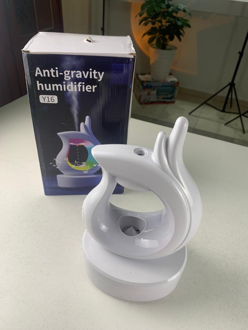 Humidificateur Antigravité & Haut-parleur Bluetooth RGB – L’Alliance Parfaite du Design et du Bien-être 💧🎶